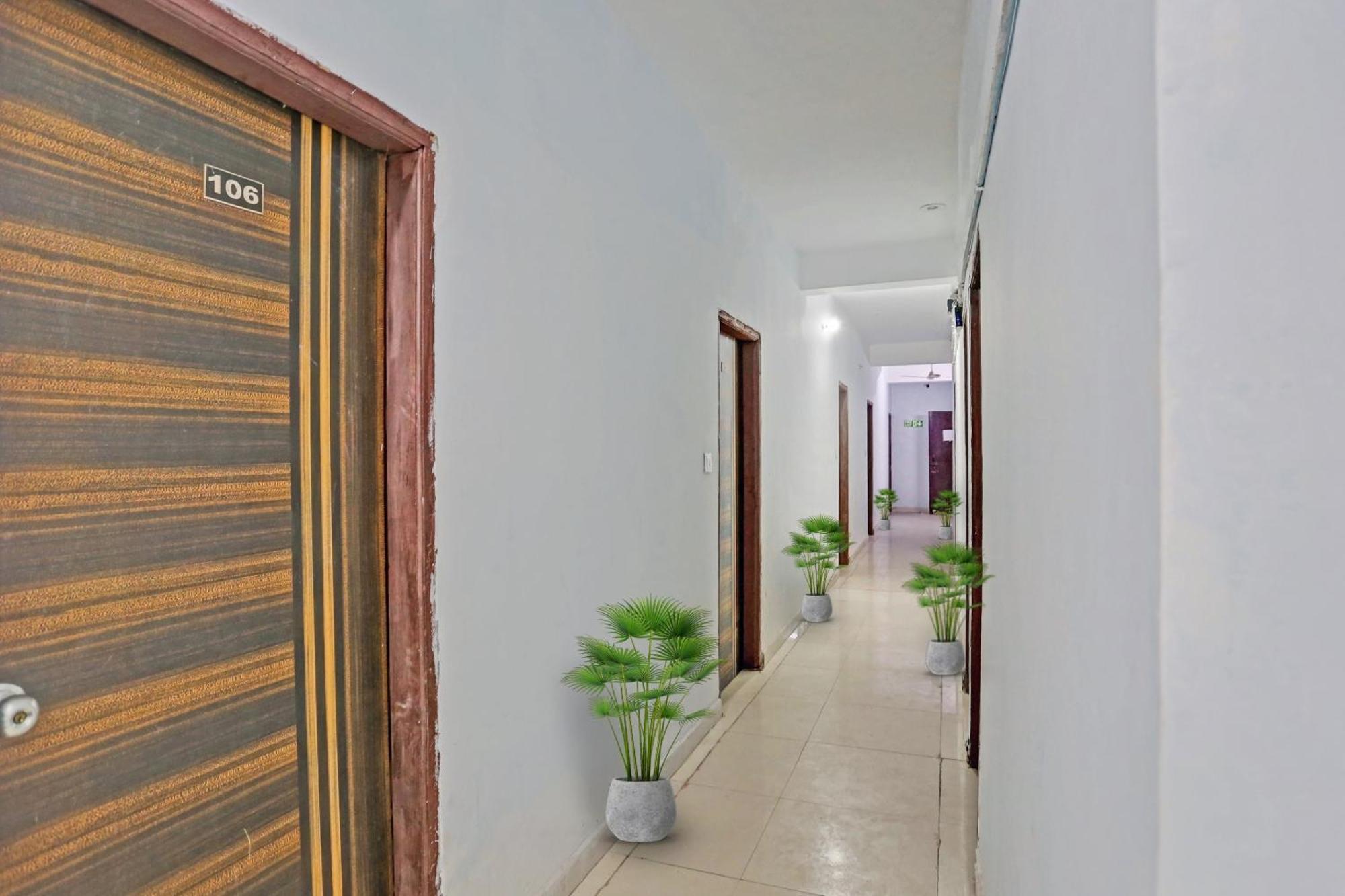 Hotel O Imperial Residency Near Dashrath Puri Metro Station Ню Делхи Екстериор снимка
