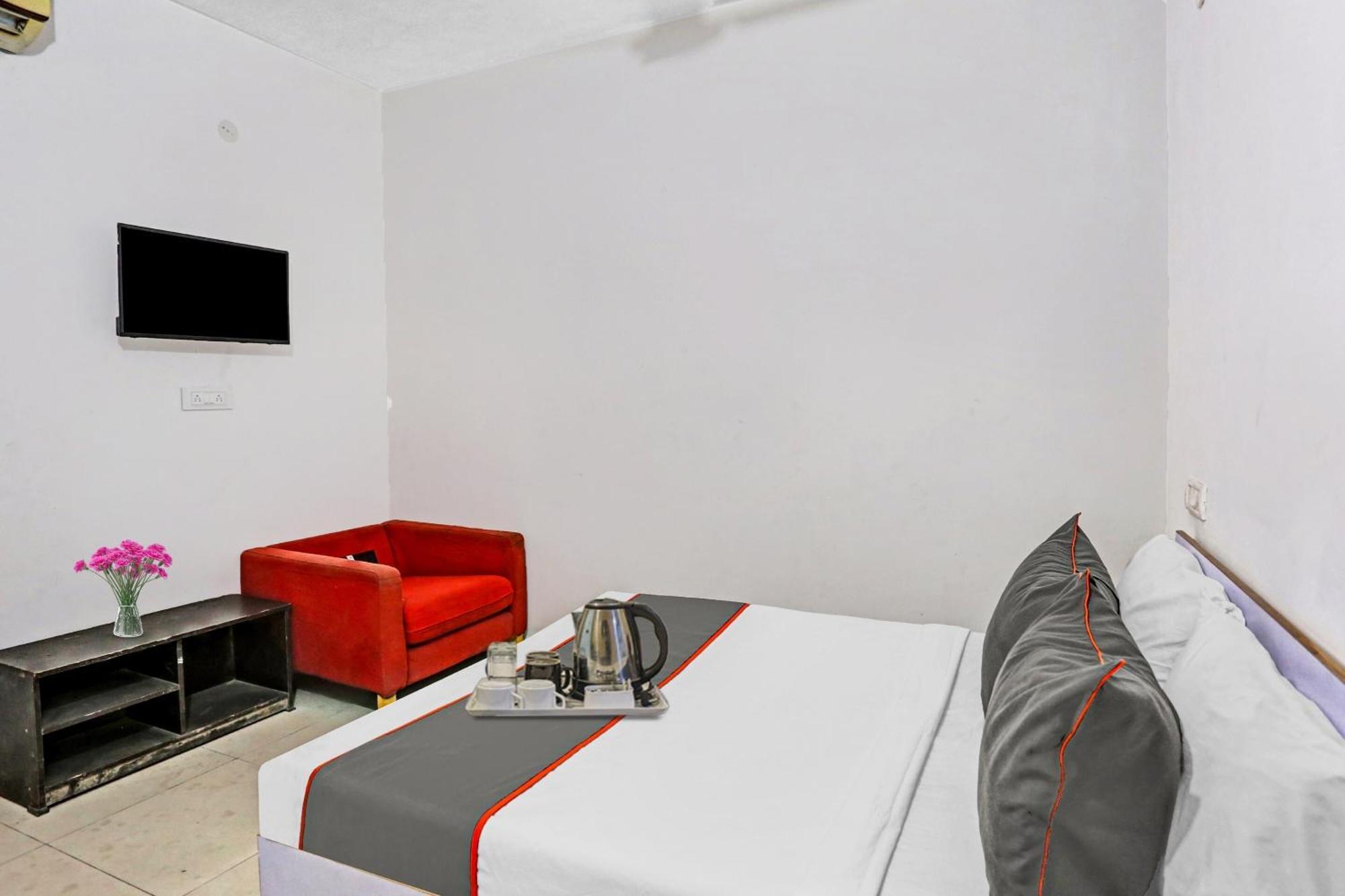 Hotel O Imperial Residency Near Dashrath Puri Metro Station Ню Делхи Екстериор снимка